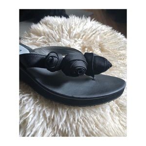 NWOT Bravo Browns Sandal with Rosette Detailing